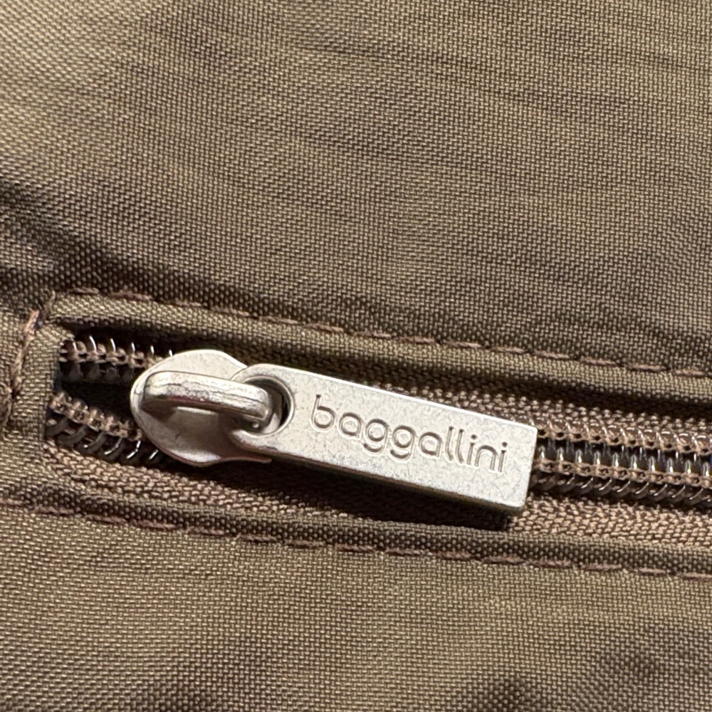 Baggallini Bag - Picture 9 of 9